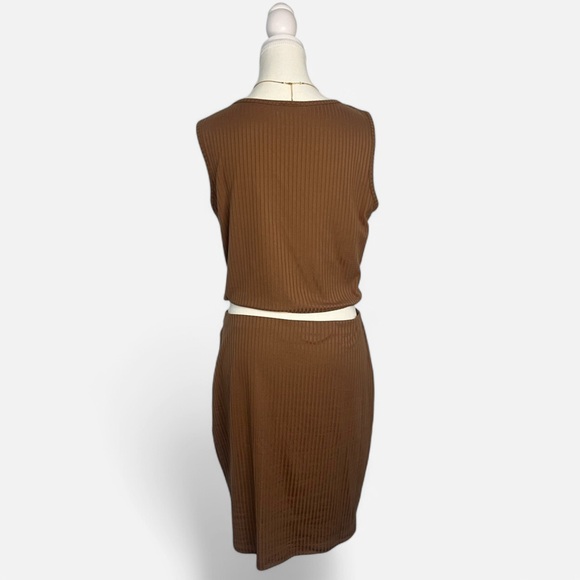 Brown two piece outfit - Picture 2 of 2